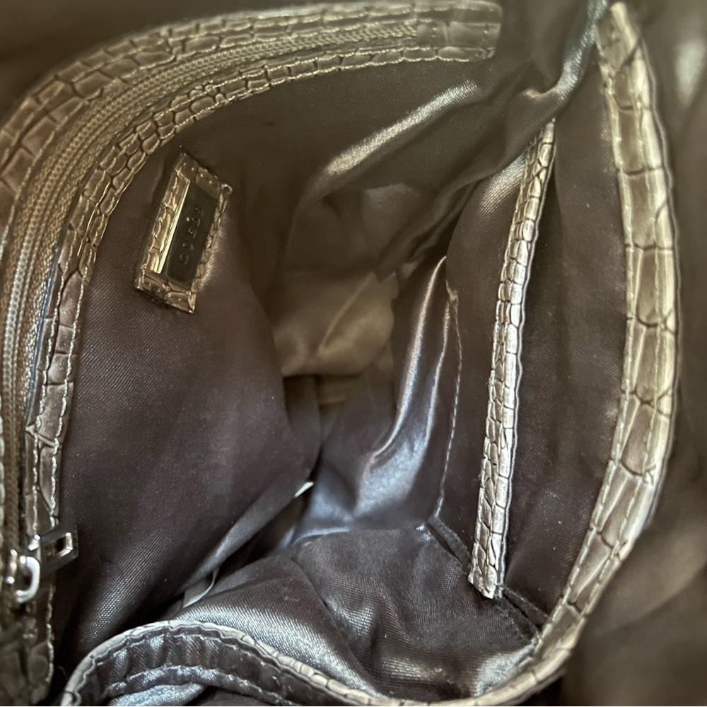 Guess Purse - Picture 4 of 4